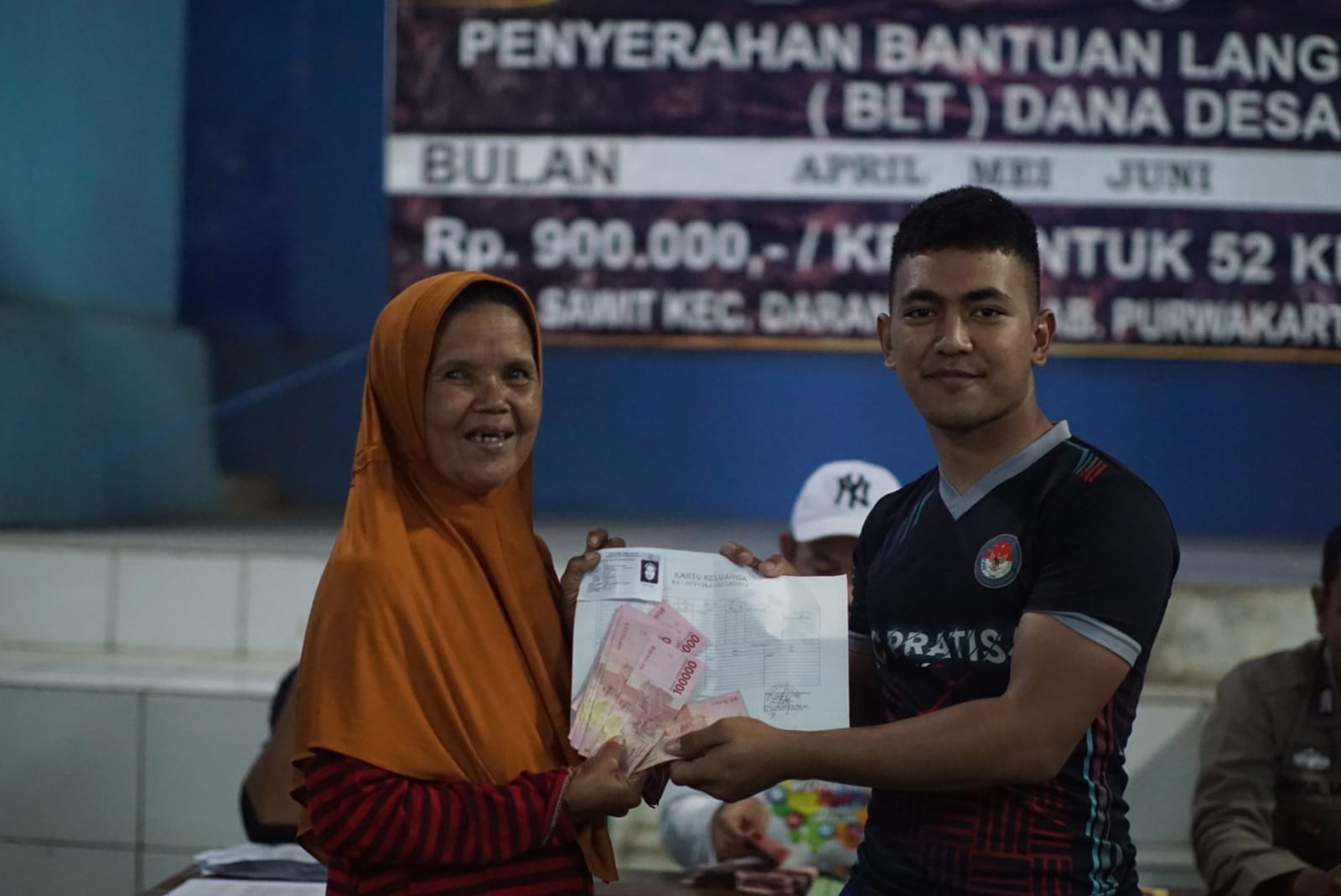 Peduli kesejahteraan warga, Desa Sawit dibantu Praja IPDN salurkan Bantuan Langsung Tunai